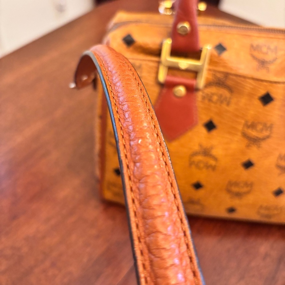 MCM AUTHENTIC EUC BOSTON ICONIC MONOGRAM LOGO CROSSBODY BAG COA & SERIAL NUMBER - Picture 8 of 13